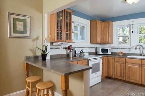 2 Randolph Ave, Poughkeepsie NY  12603-3312 exterior