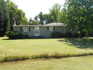 3913 School Rd, Greensboro, NC 27406-9778