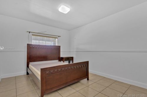 2259 5th Ave, Hialeah FL  33010-2104 exterior