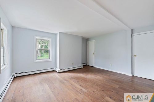 170 Main St, East Brunswick NJ  08816-4447 exterior