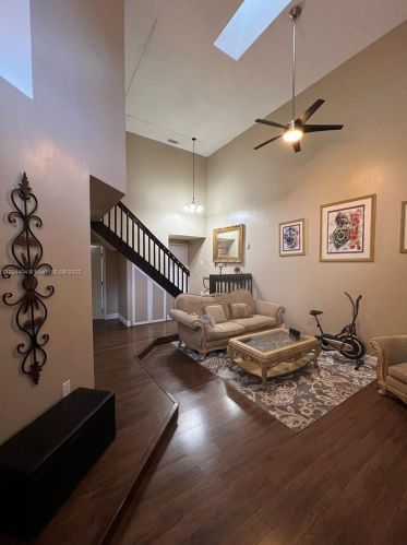 967 113th Ter, Hollywood, FL 33025-4369