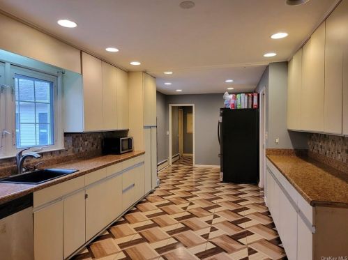 1 Starhaven Ave, Middletown NY  10940-4617 exterior