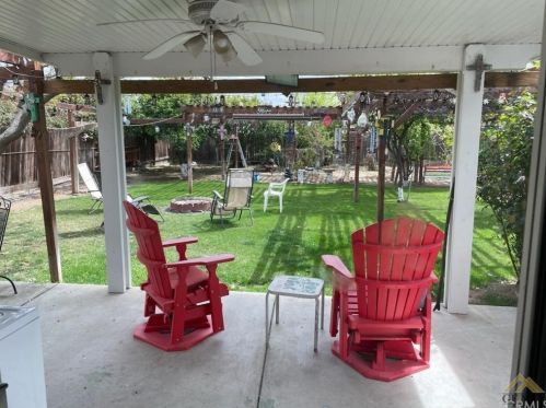 2124 Wingland Dr, Bakersfield, CA 93308-1612