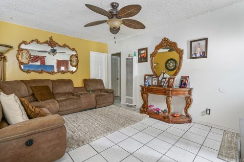 1140 71st Way, Long Beach CA  90805-1032 exterior