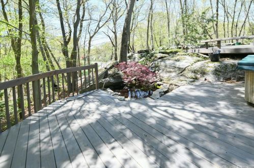 1 Elderberry Ln, Huntington CT  06484-3762 exterior