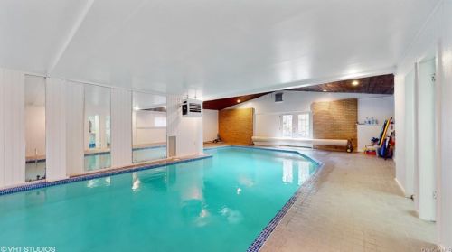 828 Sherry Dr, Valley Cottage NY  10989-2202 exterior
