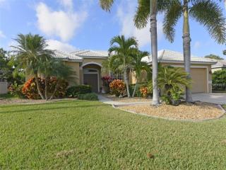 8612 Great Meadow Dr, Sarasota, FL 34238-3308