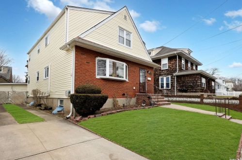1874 Chelsea St, Floral Park, NY 11003-1256