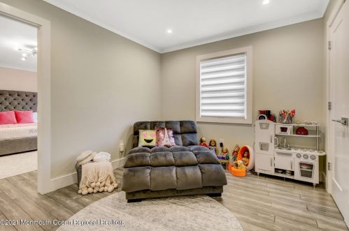 4 Windsor Ct, Jackson Twp NJ  08527-1214 exterior