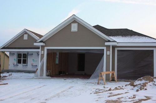 221 Silver Fox Dr, Kewaskum WI  53040-9048 exterior