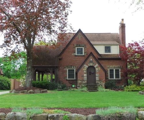 212 Overlook Dr, Alliance, OH 44601-3921