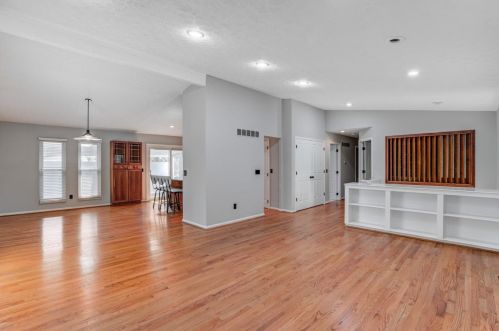 10689 Creeknoll Ct, Cincinnati, OH 45242-4238