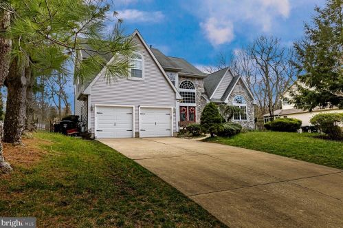 13 Lakeworth Dr, Berlin Boro, NJ 08009-1171