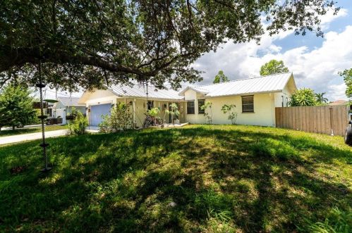 3632 Hale St, Fort Pierce, FL 34953-3832