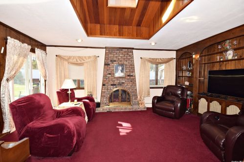 4 Merrimac Ct, Huntington Station NY  11746-6011 exterior