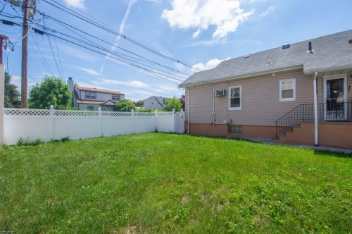 13 Coney Rd, Little Falls NJ  07424-1011 exterior