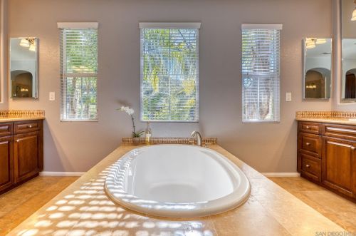 7432 Circulo Sequoia, Carlsbad CA 92009-8467 exterior