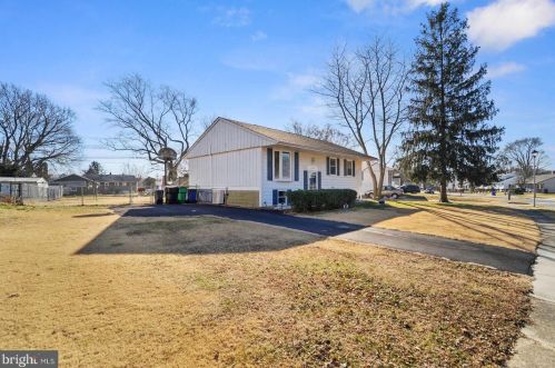 242 Samuel Paynter Dr, Dover, DE 19904-5431