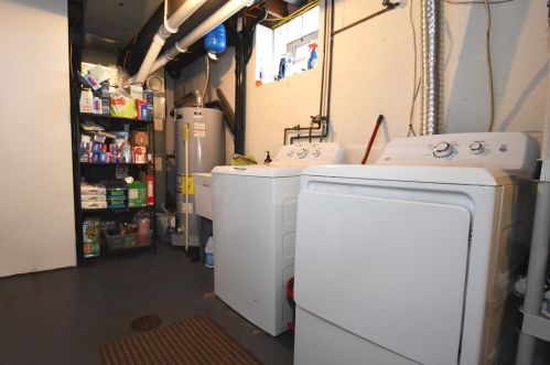 4669 Marina Dr, Whitaker PA  15120-2981 exterior