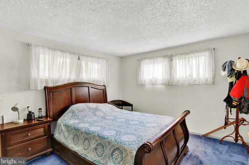 29 Holly Rd, Southampton PA 18966-3029 exterior