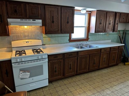 860 Sherman Ave, Hermitage, PA 16146-3918
