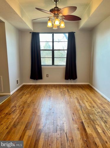 2124 Old Stone Ml Dr, East Windsor NJ exterior