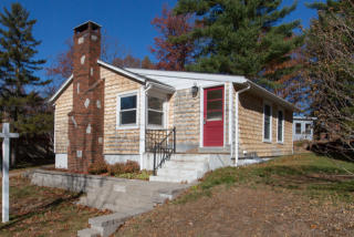 45 Crescent Ln, Manchester, NH 03109-5013