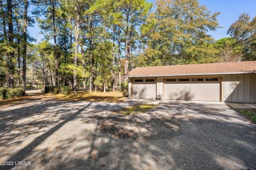 128 Wade Hampton Dr, Beaufort, SC 29907-1924