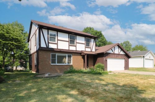 746 Bugle Ln, Mishawaka, IN 46544-5601