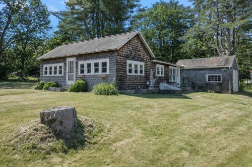 641 1st Nh Tpke, Northwood NH  03261-3302 exterior