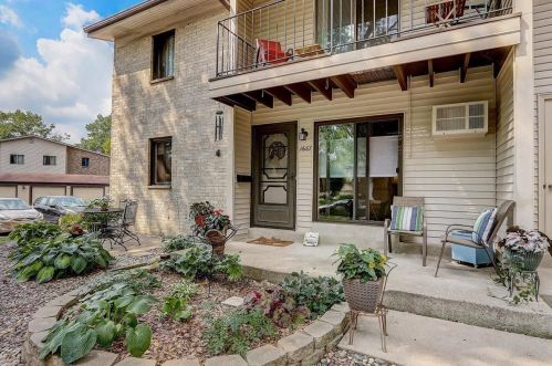 1687 Coachlight Dr, Waukesha, WI 53151-1451