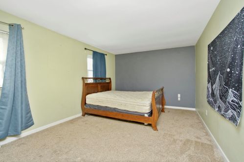 8461 Vlg Dr, Florence KY  41042-8845 exterior