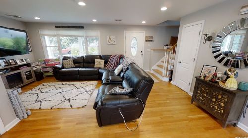 10 Dorchester Rd, Hauppauge, NY 11779-1615