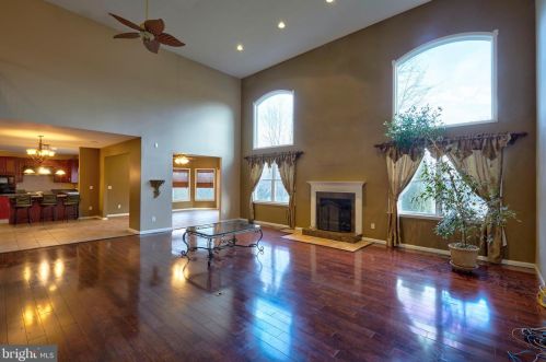 4 Millennium Dr, Columbus NJ  08022-2250 exterior