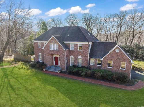 33 High Farms Rd, Muttontown, NY 11545-2222