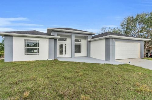4116 35th St, Lehigh Acres, FL 33976-4106