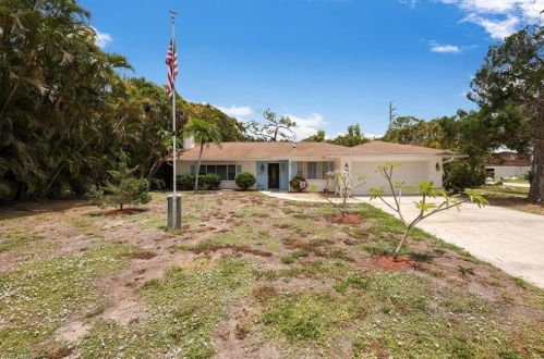 4688 Pembrooke Ln, Bonita Springs FL  exterior