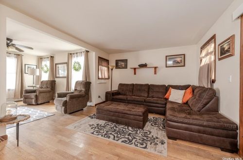 50 Totten Pl, Babylon NY  11702-2810 exterior