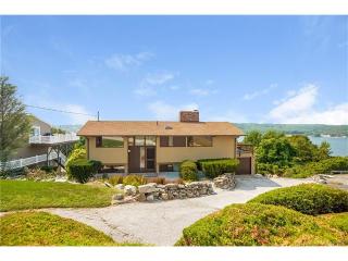 117 Phoenix Dr, Groton CT  06340-2413 exterior