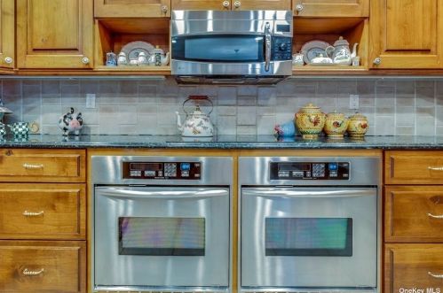 147 Foxwood Dr, Muttontown NY  11753-1121 exterior