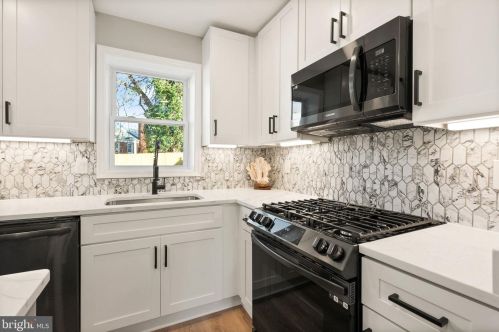 4732 B St, Washington DC 20016-7303 exterior