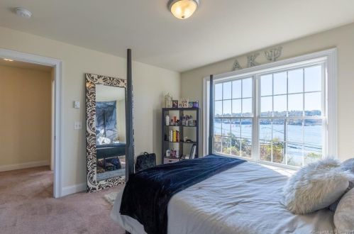 611 Military Hwy, Groton CT 06340-2468 exterior