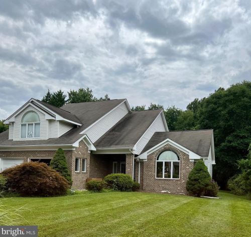 7008 Ridgeway Dr, Springfield VA  22150-3028 exterior