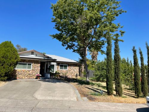 5809 Fairbairn Dr, North Highlands, CA 95660-4717