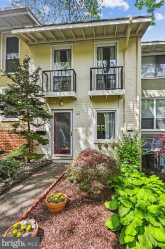 11468 Orchard Ln, Herndon, VA 20190-4435