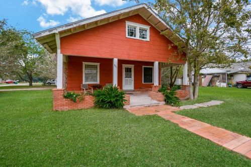 801 4th St, Palacios, TX 77465-4427