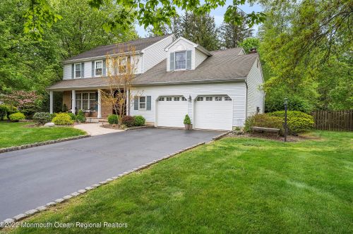 20 Todd Dr, Tinton Falls, NJ 07724-1904