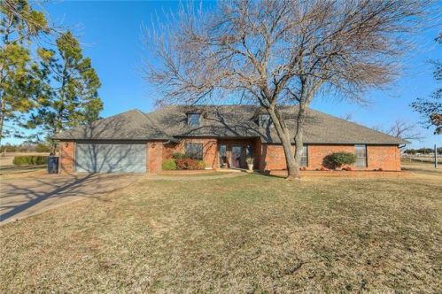 10900 Czech Hall Rd, Mustang, OK 73064-9722