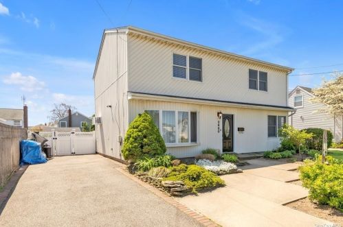 2680 Shirley Ln, North Bellmore, NY 11710-4638