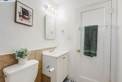 9326 Cherry St, Oakland CA  94603-1632 exterior